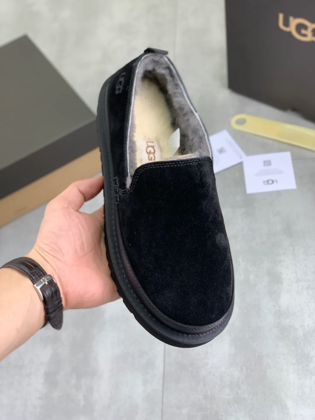 Men's shoes 💰P480 [New model] low-cut popular style 💰 versatile casual wool shoes 🆘 "Real Wool" [UGG] 👉 Popular men's shoes official website synchronization 🔰Quality [proud] is not comparable to the imitations in the general market 🌀The upper is imported Italian frosted cowhide, and the lining: foot pads 🅰️grade 🐑real wool👻Only Grade A can show the effect It feels smooth and delicate 🔱The shoe shape is grand, only the factory can do it 🎄The perfect toughness of the original outsole 👻⬛️ allows customers to say goodbye to one-time consumption. It is made of real wool and is super warm. 3⃣️colors available Size male: 39-45